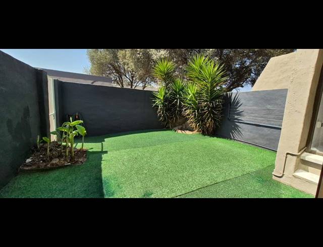 2 BEDROOM TOWNHOUSE FOR SALE IN MEYERTON CENTRAL